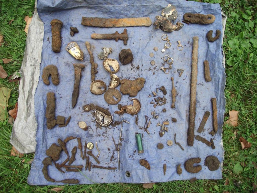 Sample of Non-Battle Items Recovered from Alternative 1. Photograph by Chris Espenshade (formerly of Commonwealth Heritage Group), 2015. 