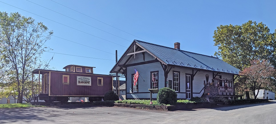 One-story building with rail car