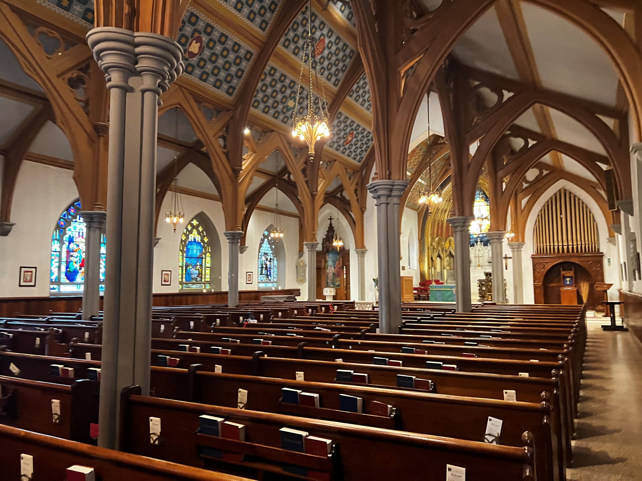 Large open room with rows of pews and columns supporting a tall, vaulted ceiling.